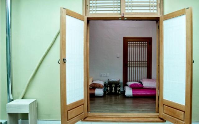 Lili Hanok Guesthouse