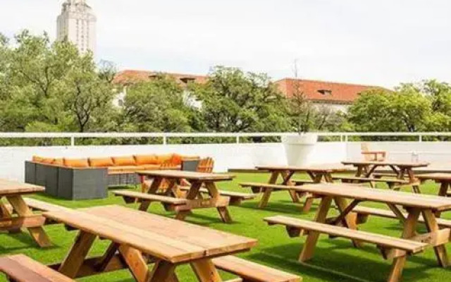 UT Social Suite + Pool + Gym