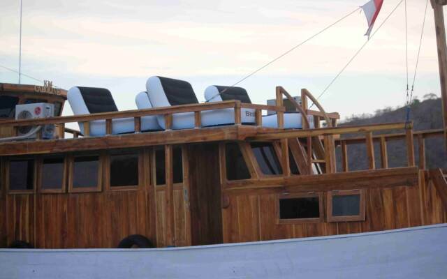 Boat Charter KM.Caroline