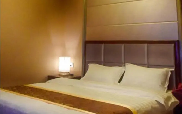 Chengdu Lying Dragon Lake Hotel