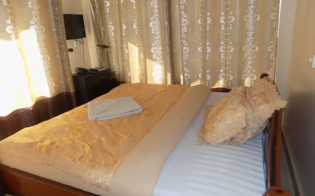 Machare British Hotel