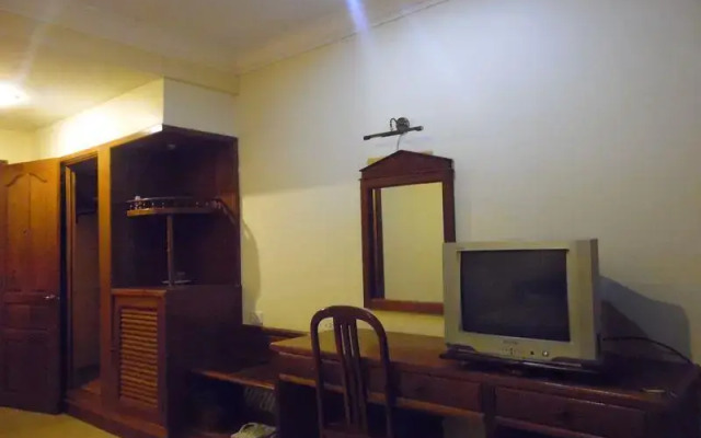 Kampongsom City Hotel & Casino