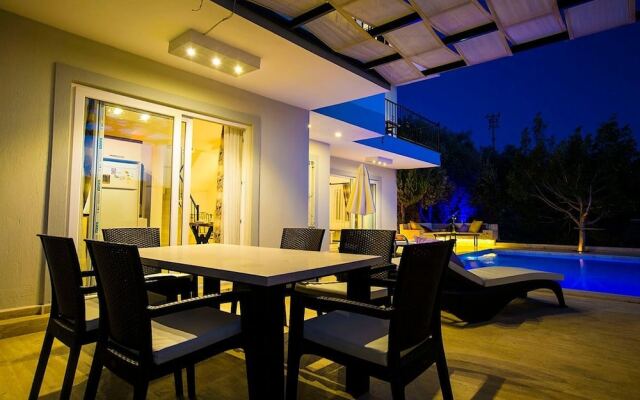 Villa Kartal by Akdenizvillam