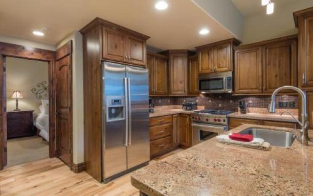 Heavenly Hillside Hangout - 3 Br Home