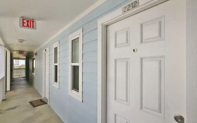Seascape 2212 2 Bedroom Condo by RedAwning
