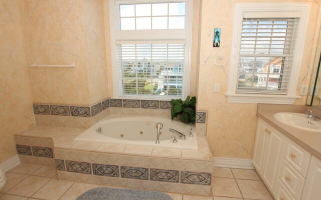 Trading Winds - 6 Br Home