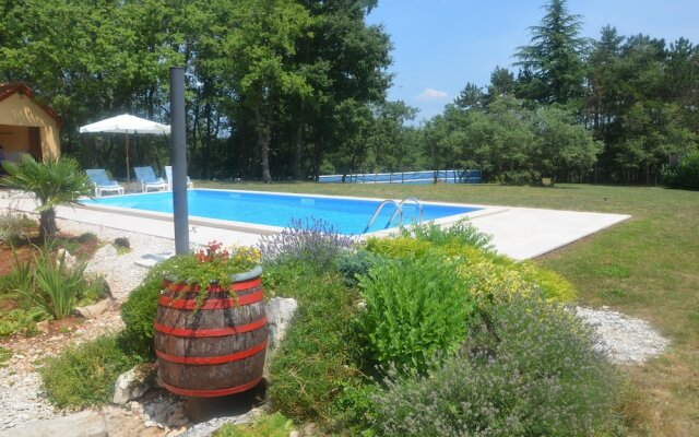 Holiday home Fragola with Outdoor Swimmingpool  in Tinjan
