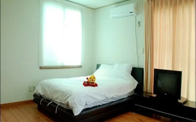 Bhouse Pension
