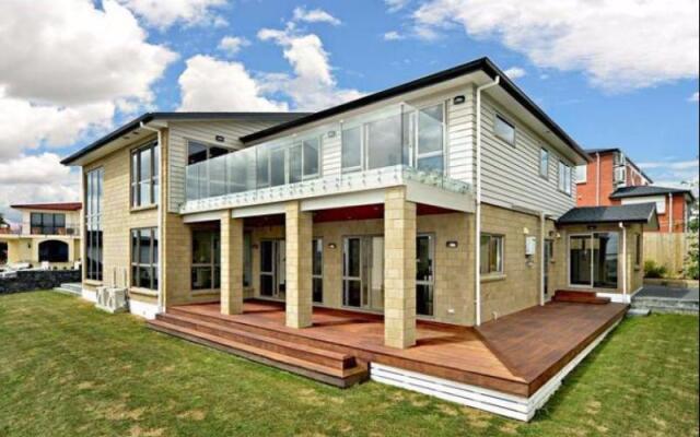 Porsche Home in Manukau Near Auckland Airport