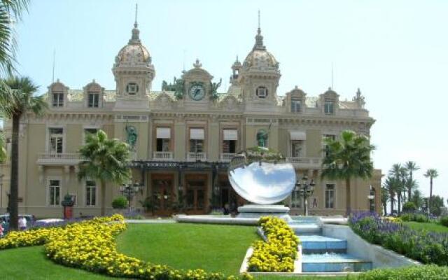 Overlooking Monte-Carlo (Trophée d'Auguste 2)