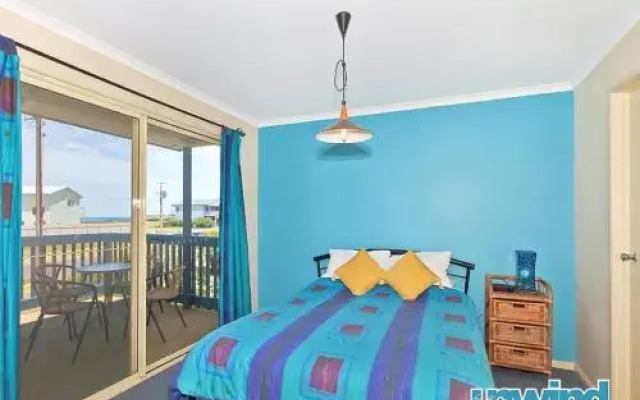 Middleton Beachhouse - Coast on Newell Views - Pet-Friendly