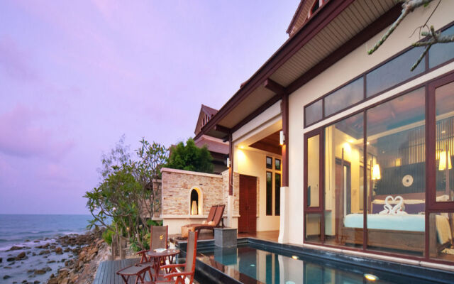 Sea Front Pool Villas by The Sarann