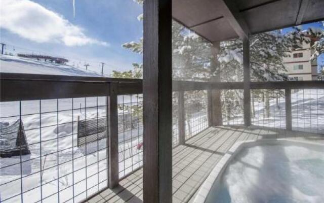 Storm Meadows East Slopeside - SE064