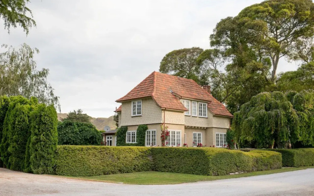 Gatehouse Mana Lodge