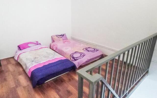 715 Kluang Holiday Home