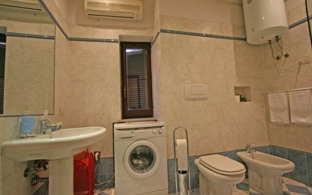 Travel & Stay - Parione