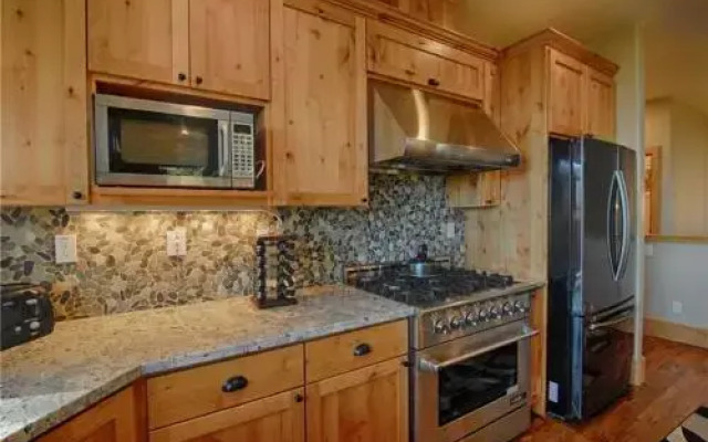 Qi Family Lodge - 5 Br Home