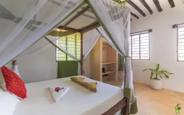 Red Monkey Beach Lodge