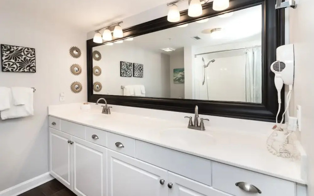 Pelican Isle 510 by RedAwning