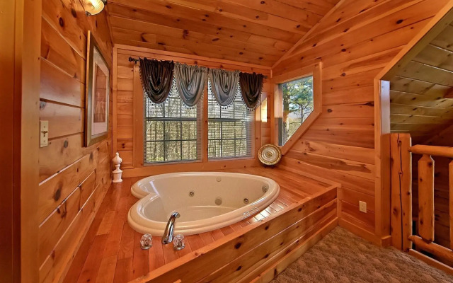 Mountain Splash 1 Br cabin by RedAwning