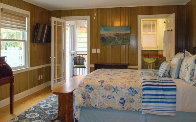 Frog Hollow - Hotel Room