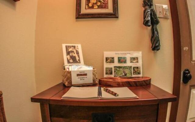 Ferny Hollow: Romantic Rainforest Cottage