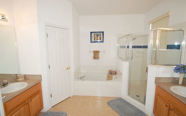 Janet's West Haven 4 Bedroom Home by Redawning