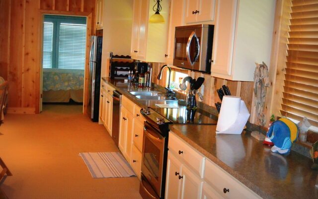 Jan's 'Ouse by RedAwning