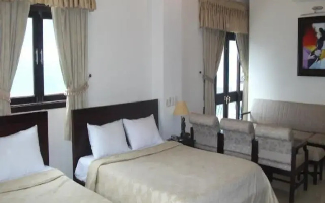 Y Van Hotel