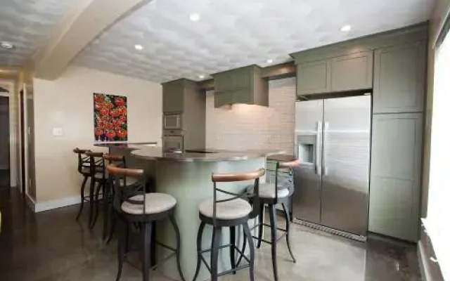 Plaza 2700 Luxury Beach Suites