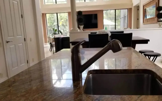 Spacious Mansion Escape