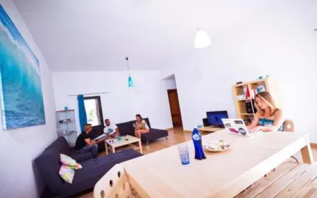 7 Island Surf House