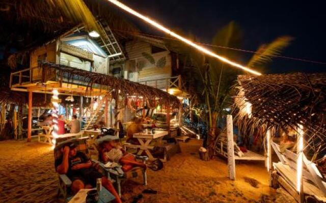 Coco Palm Beach Hostel