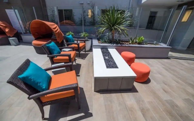 Convention Center Apartments By Barsala