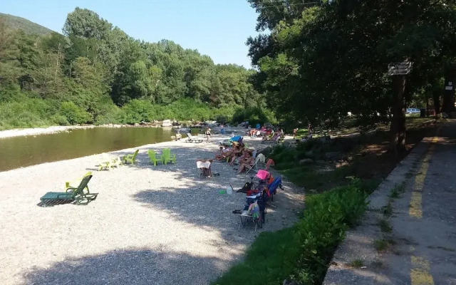 Camping La Berge Fleurie