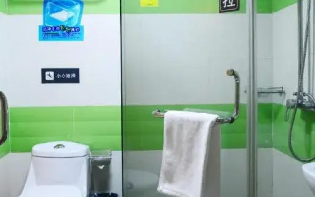 7Days Inn Shanghai Lujiazui Babaiban Pudian Road Subway Station