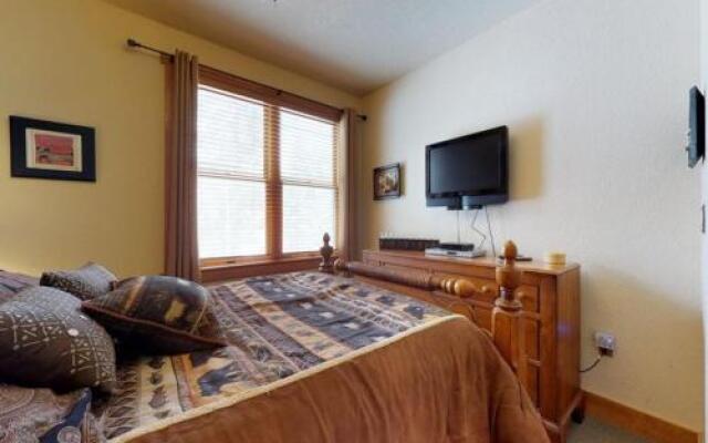 2333_red_hawk_townhms