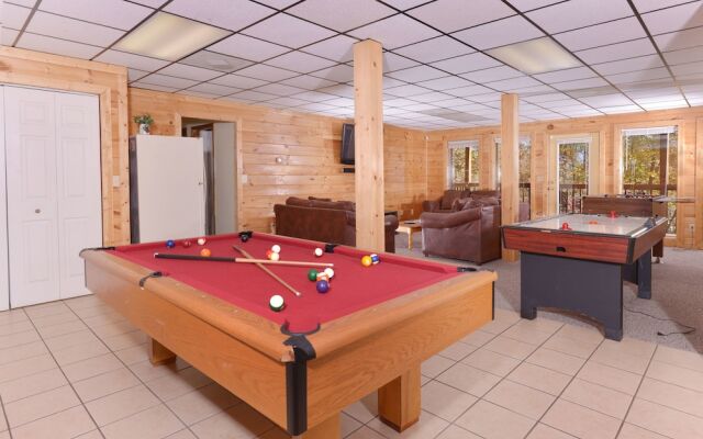 Life Of Luxury 12 - Eight Bedroom Cabin