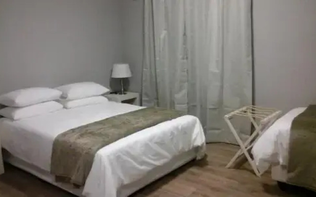Tiende Laan Bed & Breakfast and Self-Catering