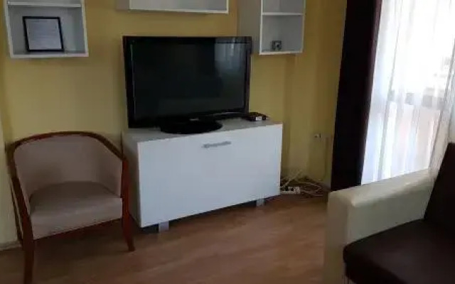 Yana Apartments