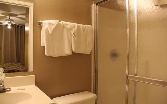 Tradewinds 302 1 Bedroom Condo by RedAwning Orange Beach