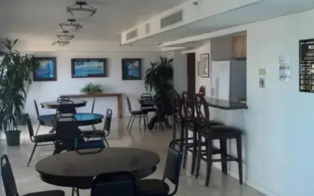 Waikiki Beach Apartments #1409