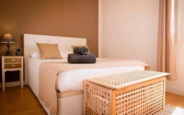 Holidays2Malaga Heredia 3 bedroom opposite Malaga Port