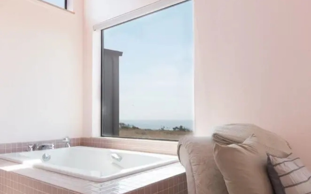 Seafront 3 Br home by RedAwning
