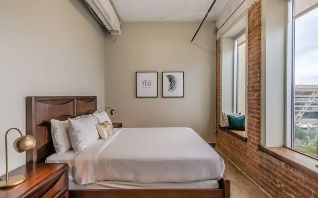 Stunning Bright & Airy Space w/ Amazing Views!