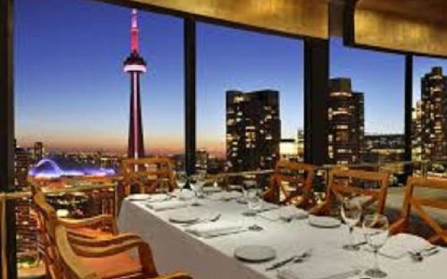 MiCasa Suites - Stylish Condo by CN Tower