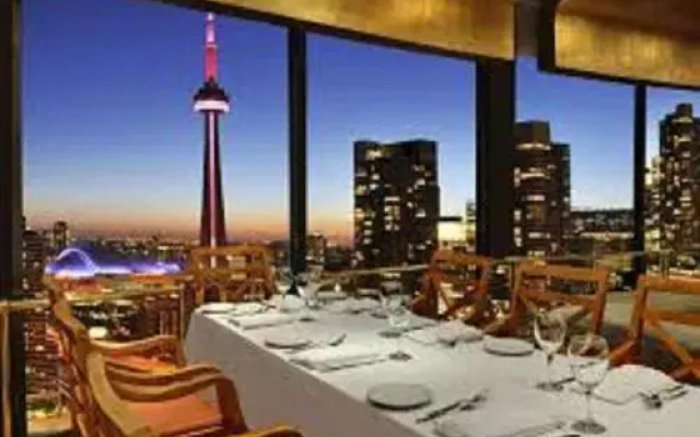 MiCasa Suites - Stylish Condo by CN Tower