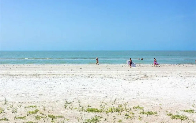 Miramar Beach House - Four Bedroom Home
