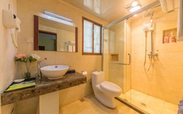 Lijiang Shishan Zhuyuan Hotel