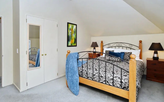 Park Lane Apartment 4